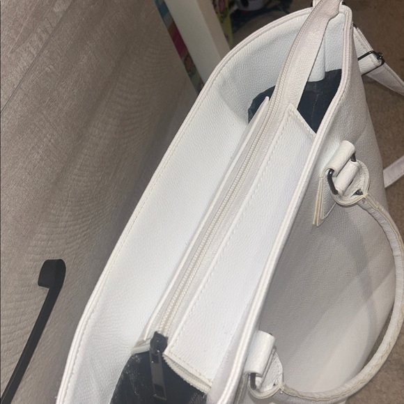 Guess Vintage Elegant White large Handbag / Tote Book Bag purse Faux Leather - Picture 13 of 14